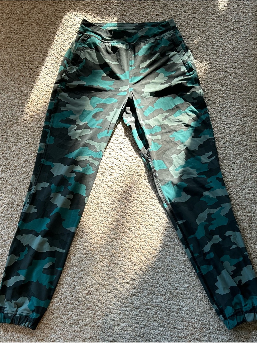 LULULEMON athletica Adapted State High Rise Green & Black Camo Jogger Pants